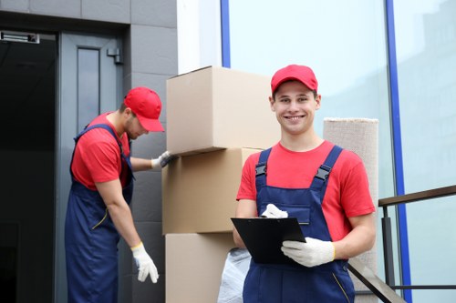 Pricing and packages for moving truck storage